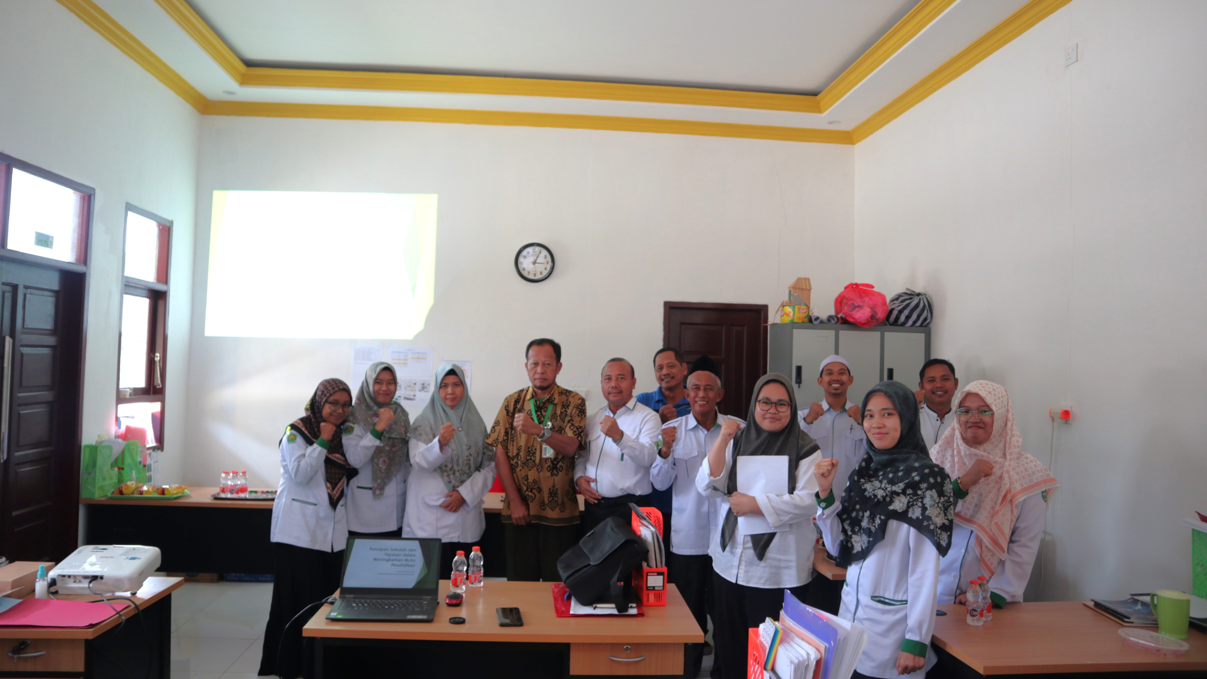 Pengawas Madrasah Lakukan Pembinaan Persiapan Akreditasi di MTs Nur Hadi Muara Jawa