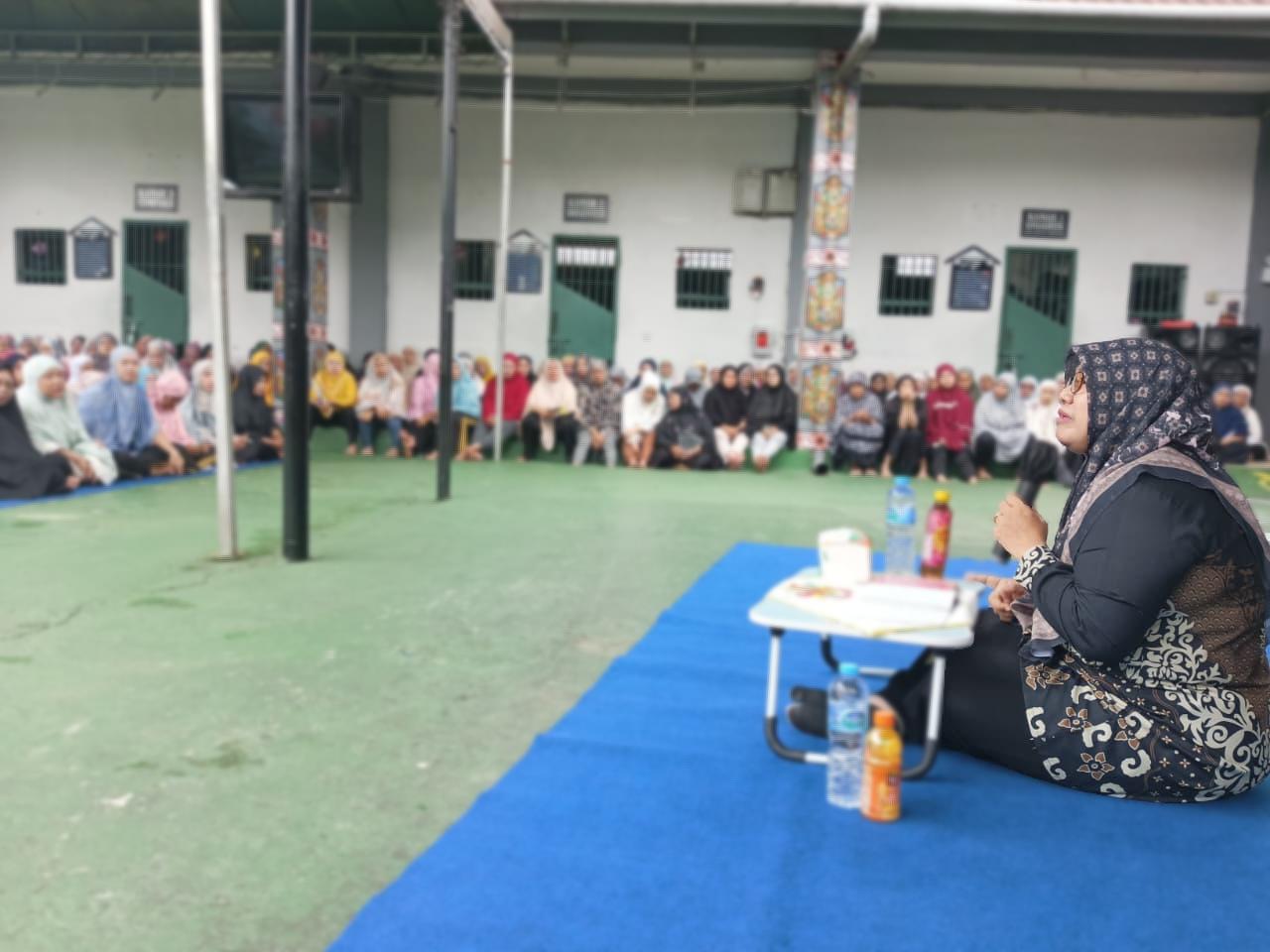 Asniah Sampaikan Keutamaan Shalat di Lapas Perempuan
